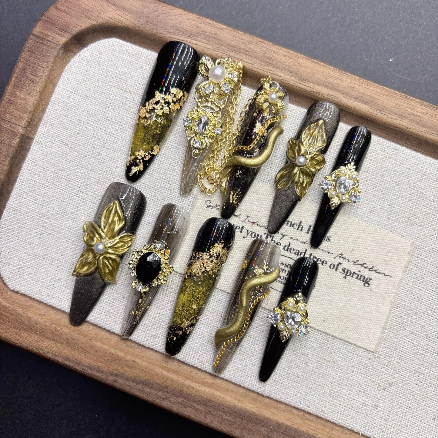 Gothic Queen Armor Nails Black Silver Gold Leaf Resin Flexible Fit Snake Chain Gothic Glam Crystal Durable Party Nail Ar